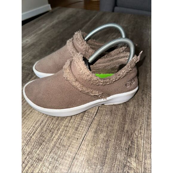 Oofos Oocoozie Tan Women's 7 Slip Ons - Picture 4 of 8